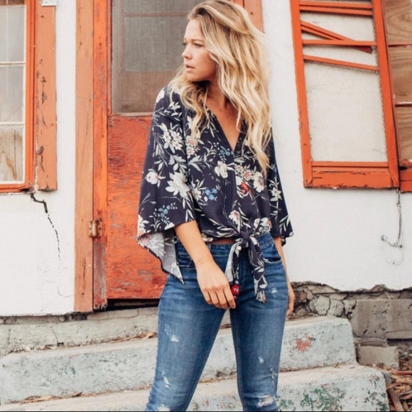 Love Stitch Zandria style front tie top size small - Picture 8 of 8